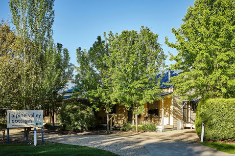 Alpine Valley Cottages - Kalgoorlie Accommodation 1