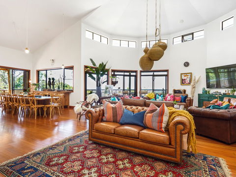 Aquila Retreat Eco Mansion - Kalgoorlie Accommodation 0
