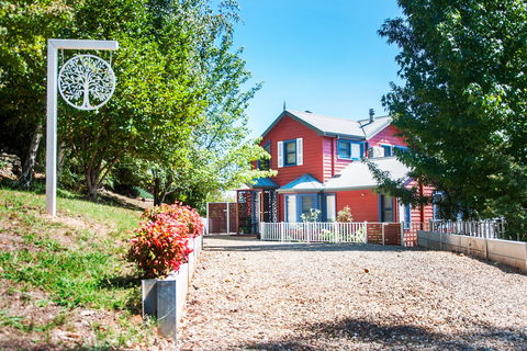Artee House - Kalgoorlie Accommodation 0