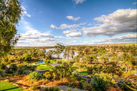 Aruma Executive Holiday Home - Kalgoorlie Accommodation 1