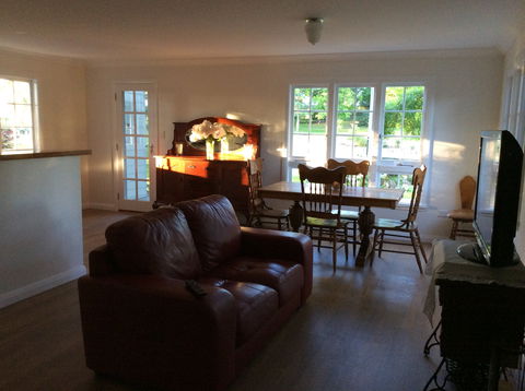 Cairnie Country Cottage - Kalgoorlie Accommodation 1