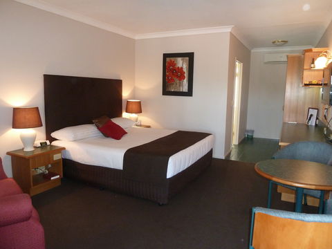 McNevins Logan Park Motel - Kalgoorlie Accommodation 1