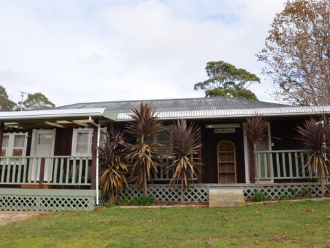 Old Whisloca Cottage - Kalgoorlie Accommodation 0