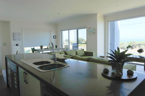 Horizons Part Of Blue Fin Holiday Homes - Kalgoorlie Accommodation 1