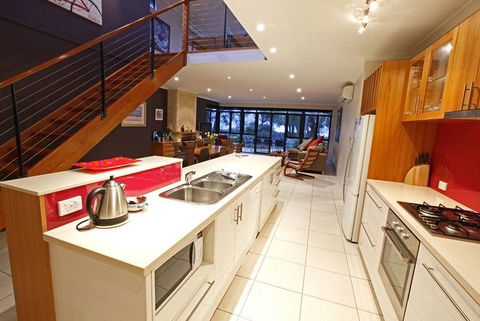 Halcyon Bay - Kalgoorlie Accommodation 1