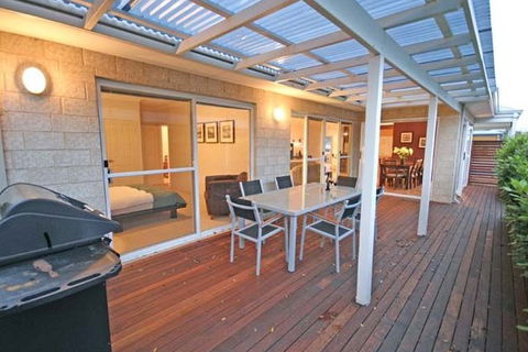 Halcyon Bay - Kalgoorlie Accommodation 4