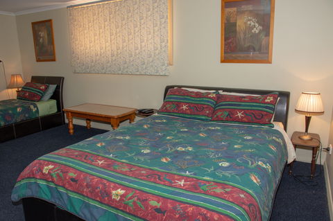 Chrissie's Dongara - Kalgoorlie Accommodation 2
