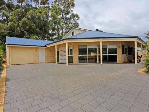 Falcon By The Bay - Kalgoorlie Accommodation 1