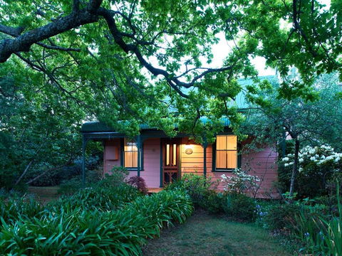 Hawthorne Cottage: Blackheath - Kalgoorlie Accommodation 0