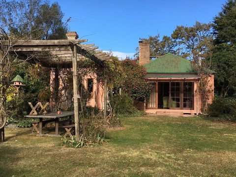 Hawthorne Cottage: Blackheath - Kalgoorlie Accommodation 1