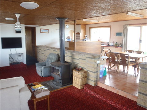 Island View Retreat - Kalgoorlie Accommodation 1