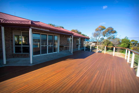 Limestone Ridge - Holiday House - Kalgoorlie Accommodation 0