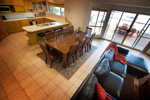 Limestone Ridge - Holiday House - Kalgoorlie Accommodation 2
