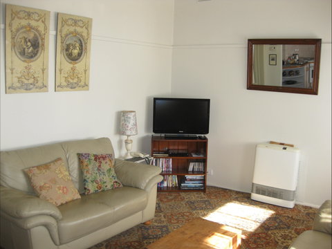 Peel Cottage - Kalgoorlie Accommodation 1
