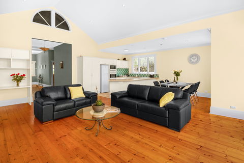 Adelaide Style Accommodation-City And Beach Luxury Home - Kalgoorlie Accommodation 0