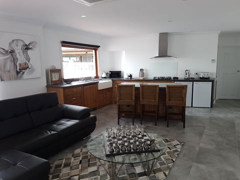 Animal Land Farm Stay - Kalgoorlie Accommodation 0