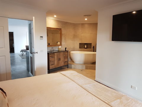 Animal Land Farm Stay - Kalgoorlie Accommodation 1