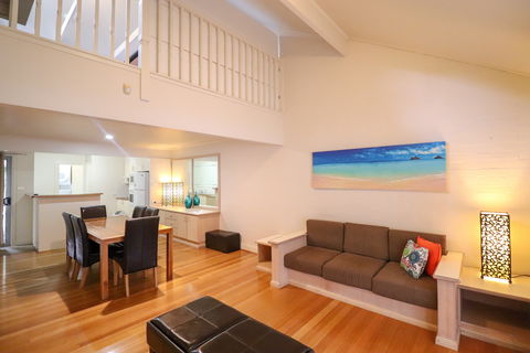 Blackbutt Family Loft Townhouse - Kalgoorlie Accommodation 2