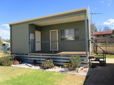 Caddy Shack Dunedoo - Kalgoorlie Accommodation 0