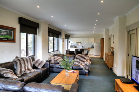 Cedarwood Apartments - Kalgoorlie Accommodation 0