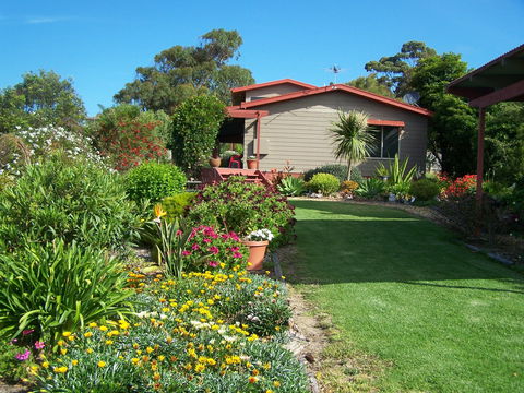 Monaro Cottage - Kalgoorlie Accommodation 1