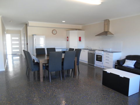 Red Door Retreat - Kalgoorlie Accommodation 1