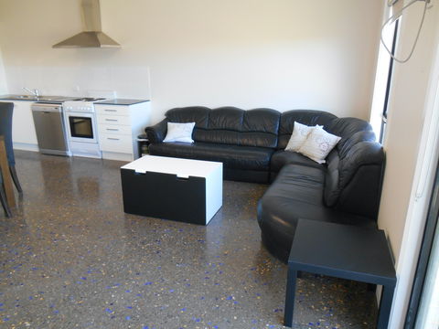 Red Door Retreat - Kalgoorlie Accommodation 2