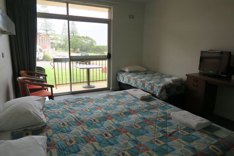 Tathra Hotel - Motel - Kalgoorlie Accommodation 2
