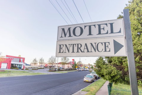 Bathurst Motor Inn - Kalgoorlie Accommodation 0