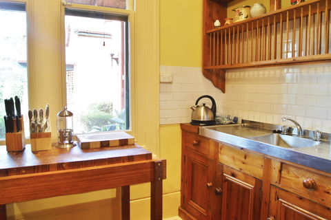 Buxton Manor - Garden And Loft Apartment - Kalgoorlie Accommodation 2