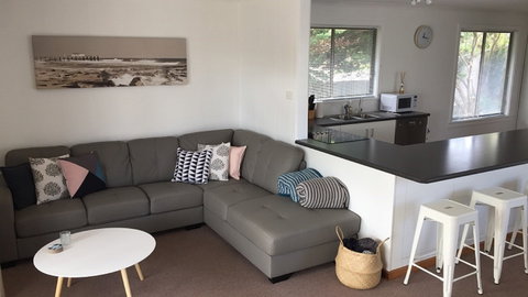 Catching Waves - Kalgoorlie Accommodation 1