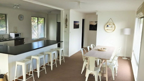 Catching Waves - Kalgoorlie Accommodation 2