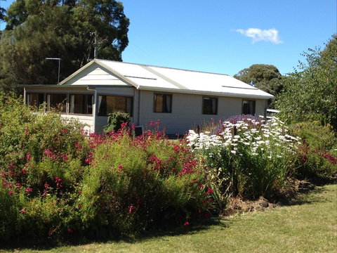 Engadine Cottage - Kalgoorlie Accommodation 0