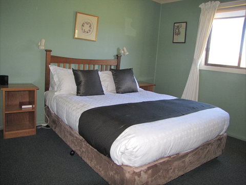 Engadine Cottage - Kalgoorlie Accommodation 2