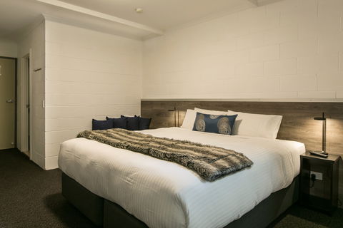 Falls Creek Hotel - Kalgoorlie Accommodation 2