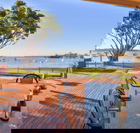 Lakefront Simplicity - Kalgoorlie Accommodation