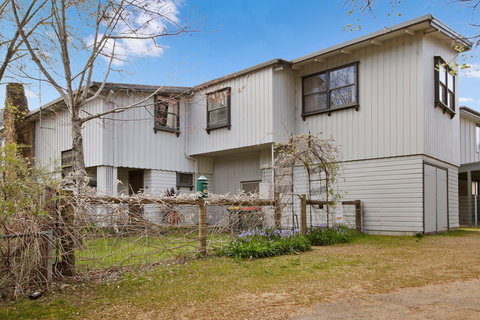 Le Chateau - Kalgoorlie Accommodation 0