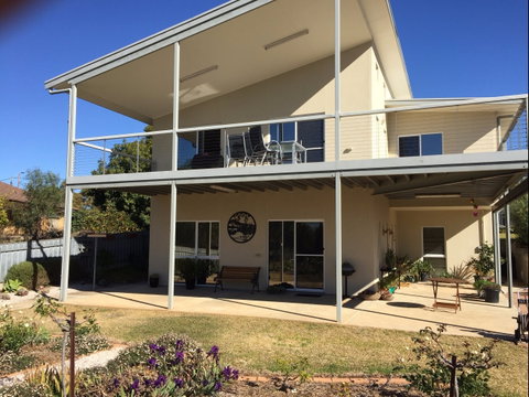 Lyreen's Apartment Bed And Breakfast - Kalgoorlie Accommodation 0
