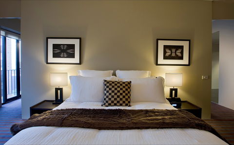 Overlooking The City's Silhouette - Kalgoorlie Accommodation 1