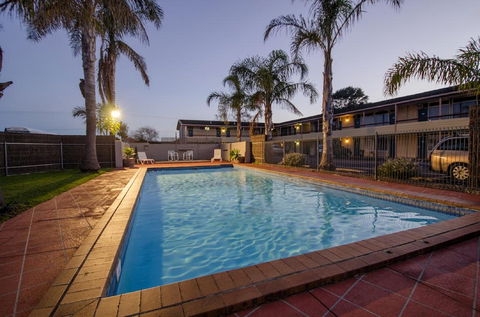 Red Carpet Motel - Kalgoorlie Accommodation 1
