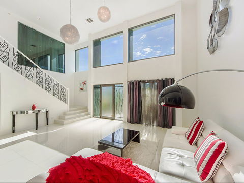 Riviera Waters Broadbeach - Vogue Holiday Homes - Kalgoorlie Accommodation 1