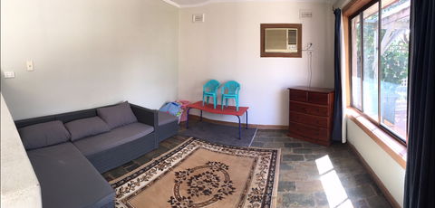 Stopover On Ocean Avenue - Kalgoorlie Accommodation 1