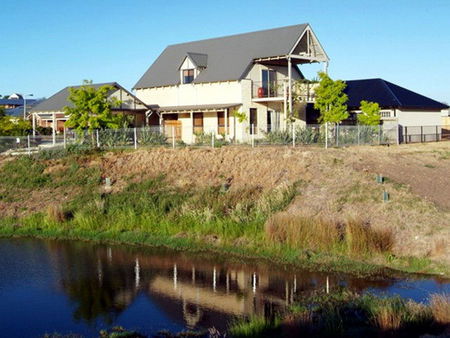 Tessenna Villa - Kalgoorlie Accommodation 0