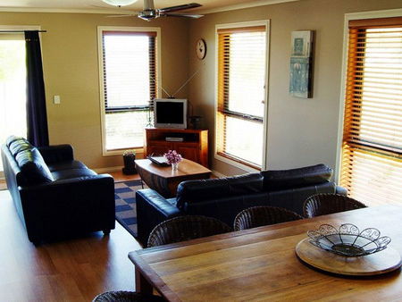 Tessenna Villa - Kalgoorlie Accommodation 4