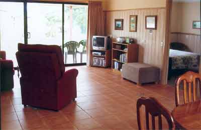 Alvina Holiday Cottages - Kalgoorlie Accommodation 4