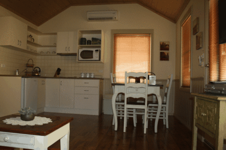Autumn Affair Cottages  - Kalgoorlie Accommodation 3