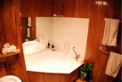 Warrnambools No 1 Luxury Apartment - Kalgoorlie Accommodation 3