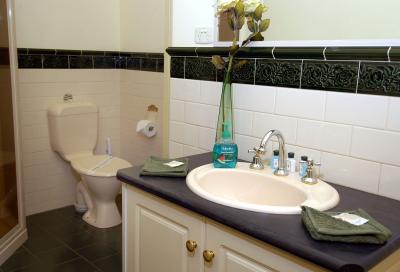 Warrnambools No 1 Luxury Apartment - Kalgoorlie Accommodation 5