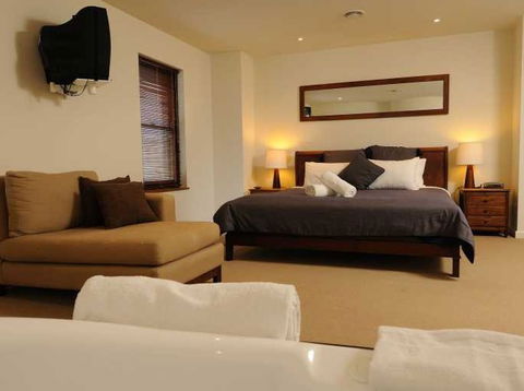 Sackville Apt No 1 - Kalgoorlie Accommodation 1