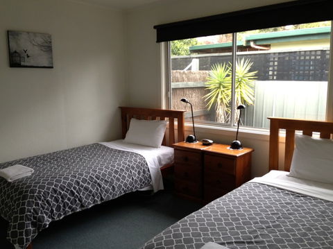 Phillip Island Cottages - Kalgoorlie Accommodation 1